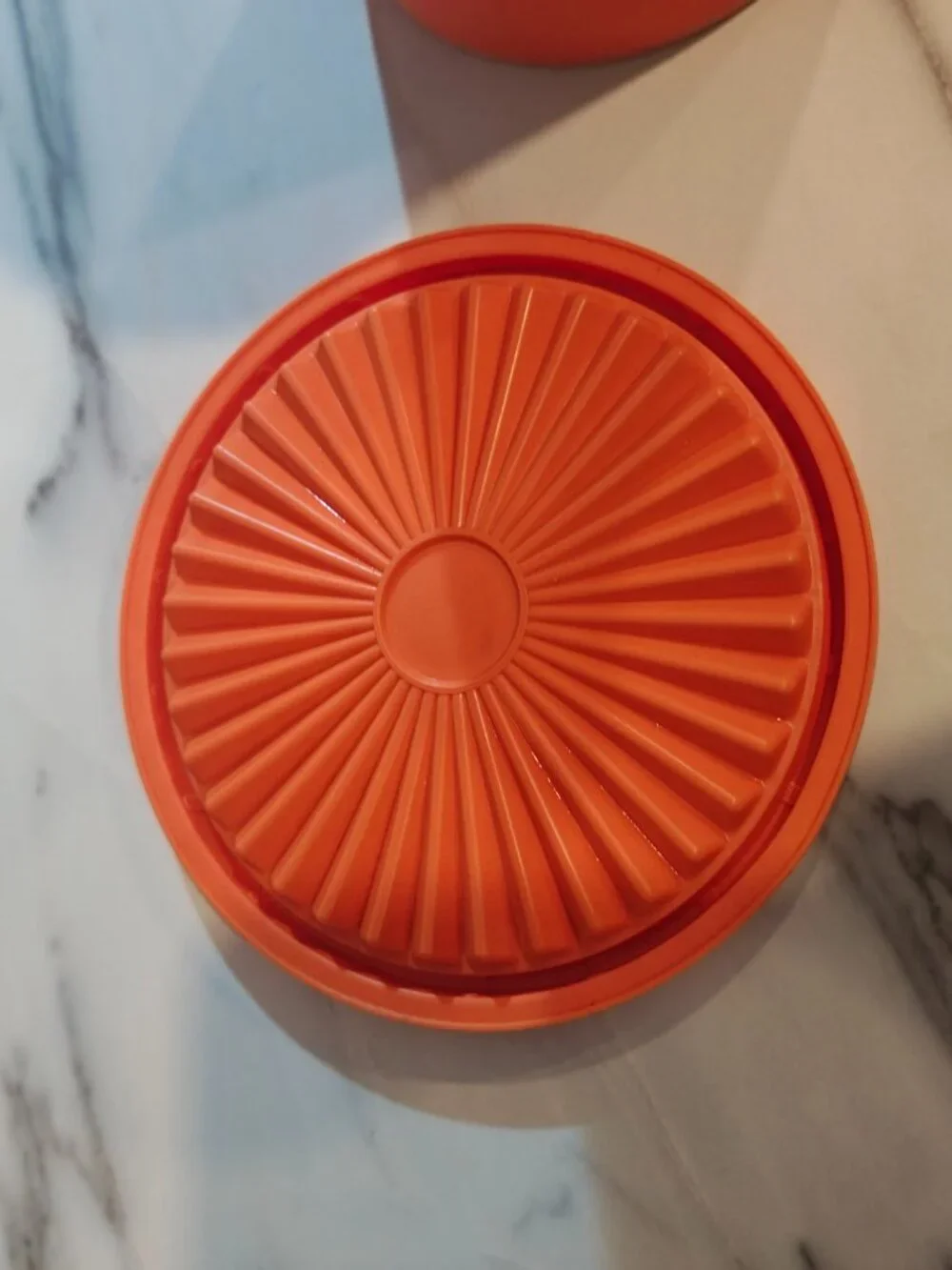 Vintage Tupperware Canister 811-4 with Lid – Orange Retro Kitchen Storage - Picture 8 of 9